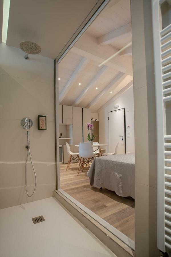 Viola Relais Hotel เดเซนซาโนเดลการ์ดา ภายนอก รูปภาพ